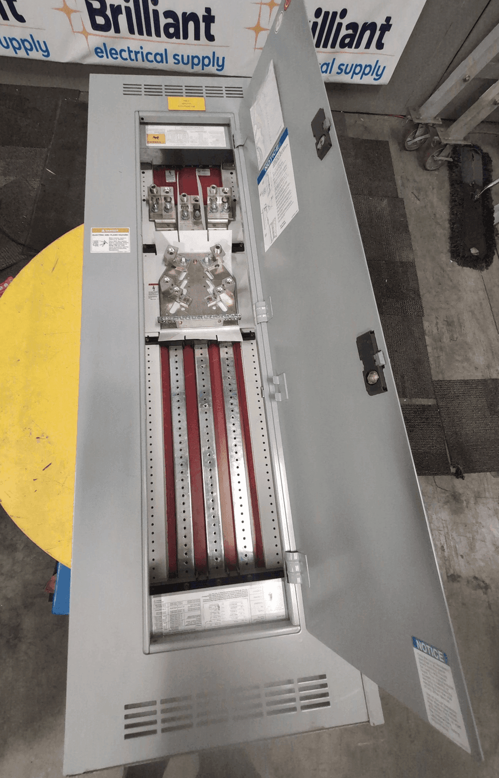 Eaton 880C34G00 POW-R-LINE Panelboard 400A 480Y/277V 40 Cir NEMA 1
