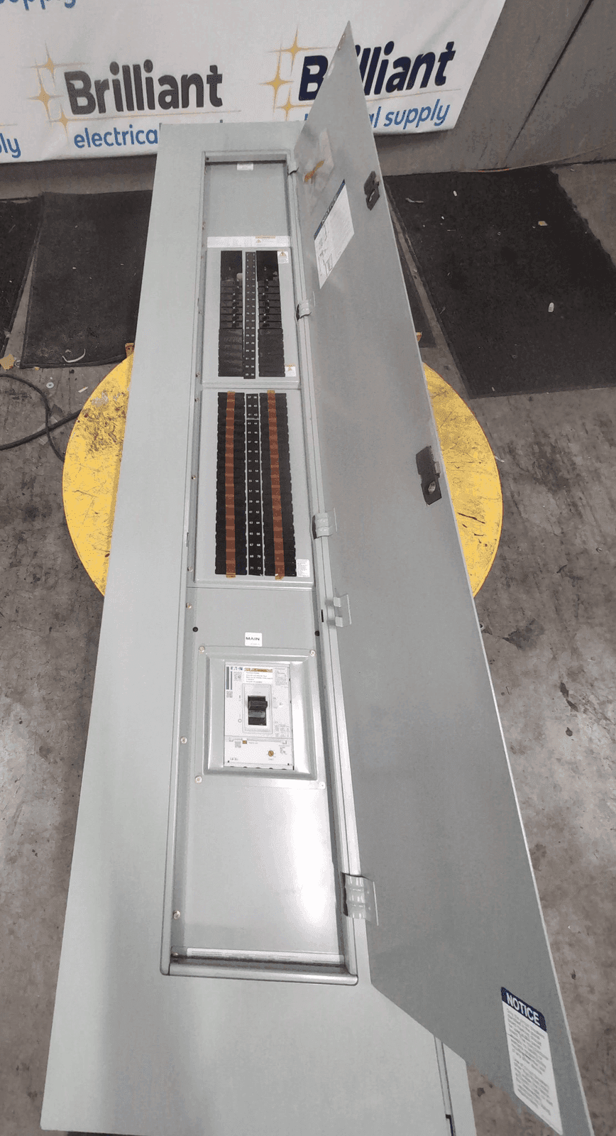 Eaton PRL 1X Panelboard 400A 208/120V 72 Cir NEMA 1