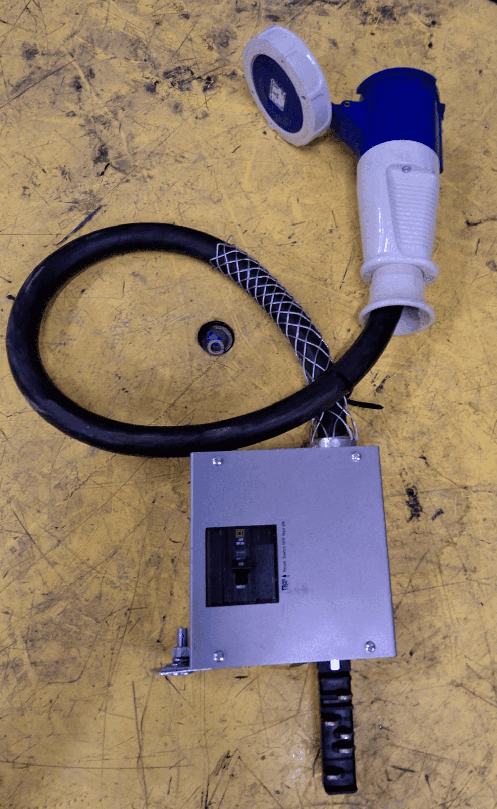 STARLINE CBDC225GE12-3-460C9W-4 Bus Plug 60A 240V 3P NEMA 1