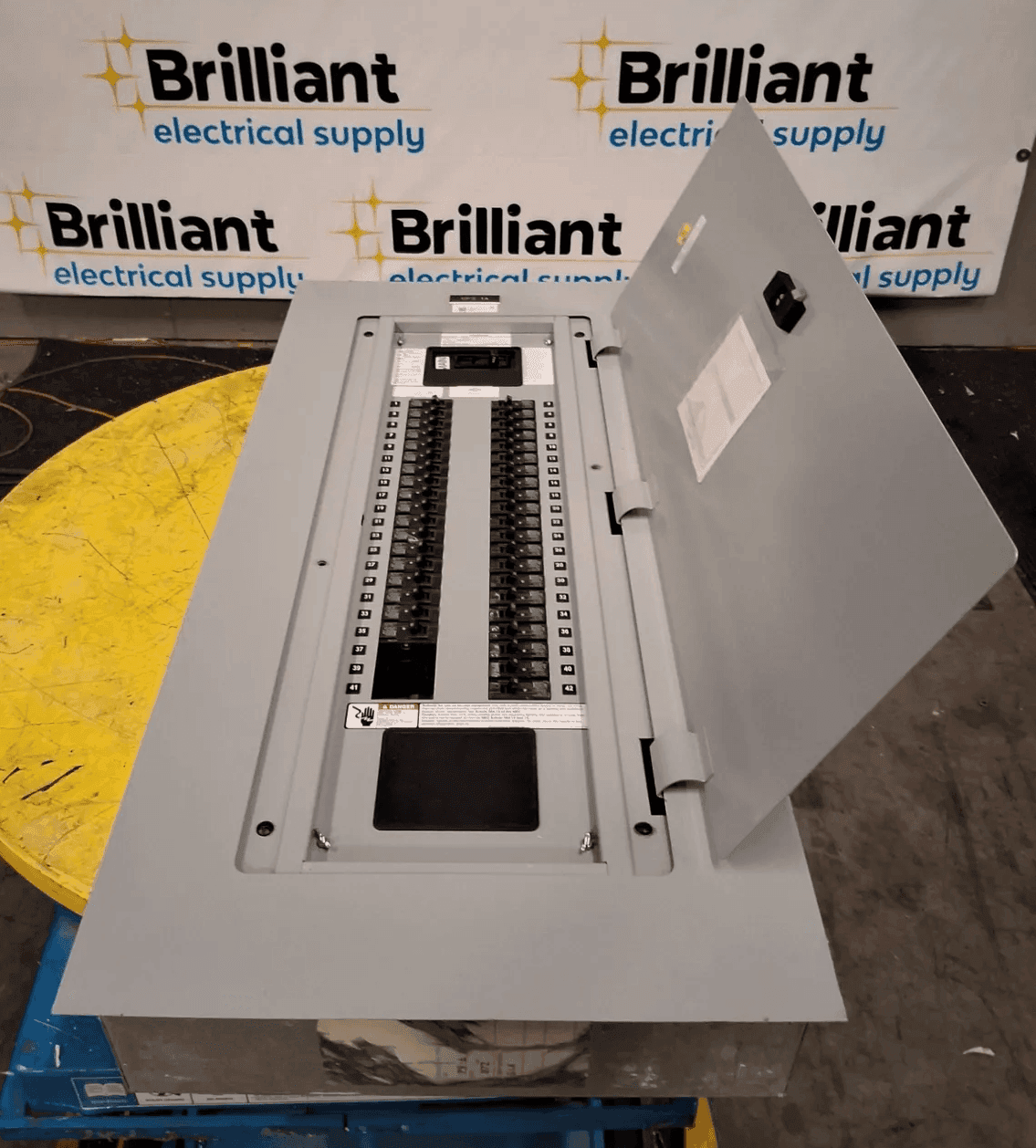 Siemens P1C42QJ225ATF Panelboard 250A 208Y/120V 42 Cir NEMA 1