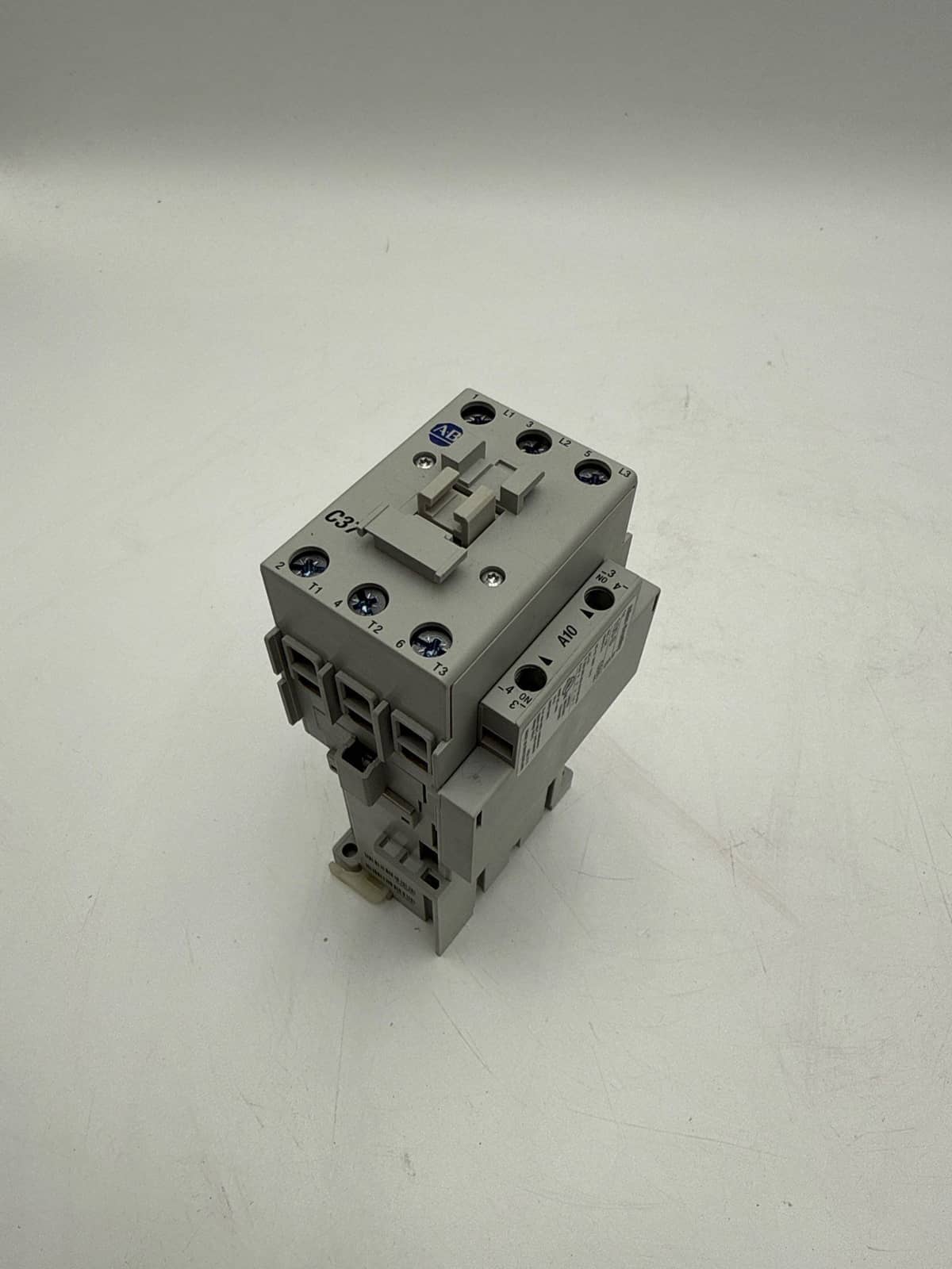 Allen-Bradley 100-C37ZB00 Accessory — image 1 of 6