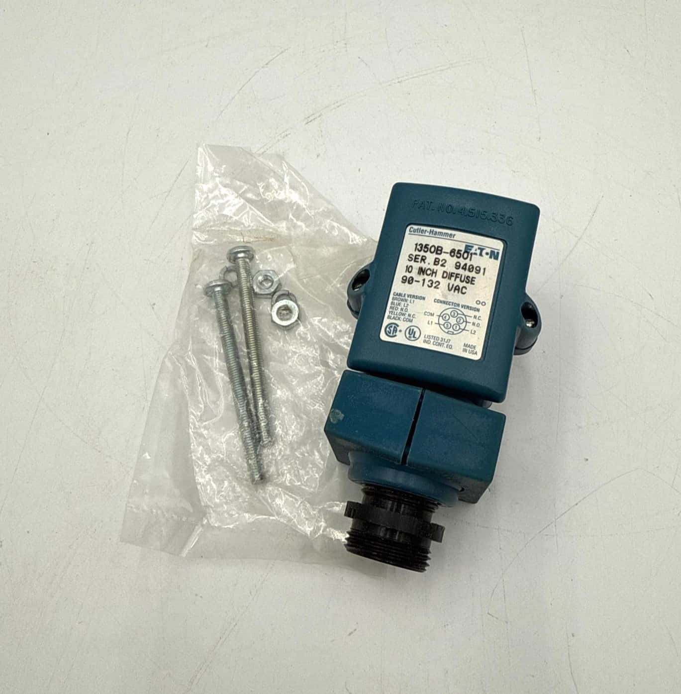 Eaton 1350B-6501 Ser B2 Photoelectric Connector 90-132V 10in Diffuse Reflective