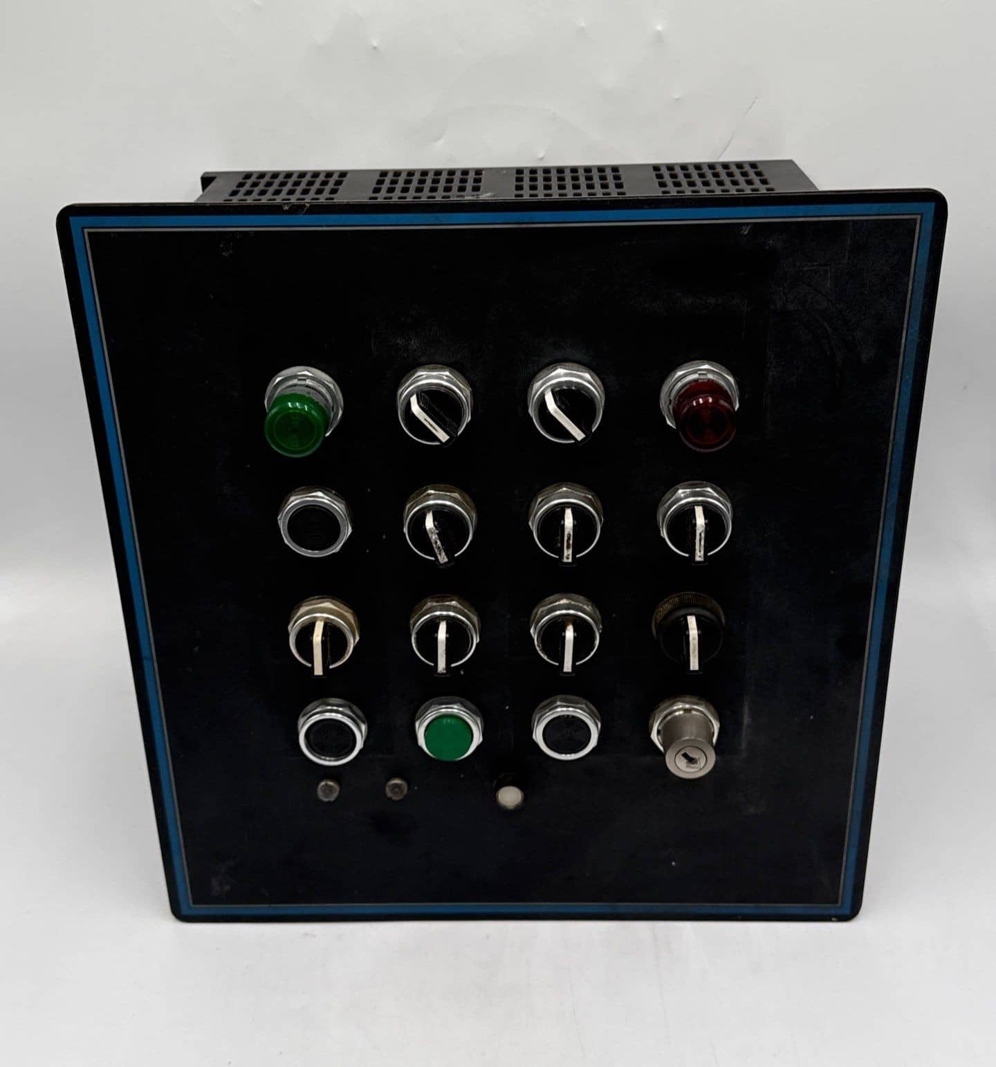 Allen-Bradley 2705-T21J3 PLC — image 1 of 7