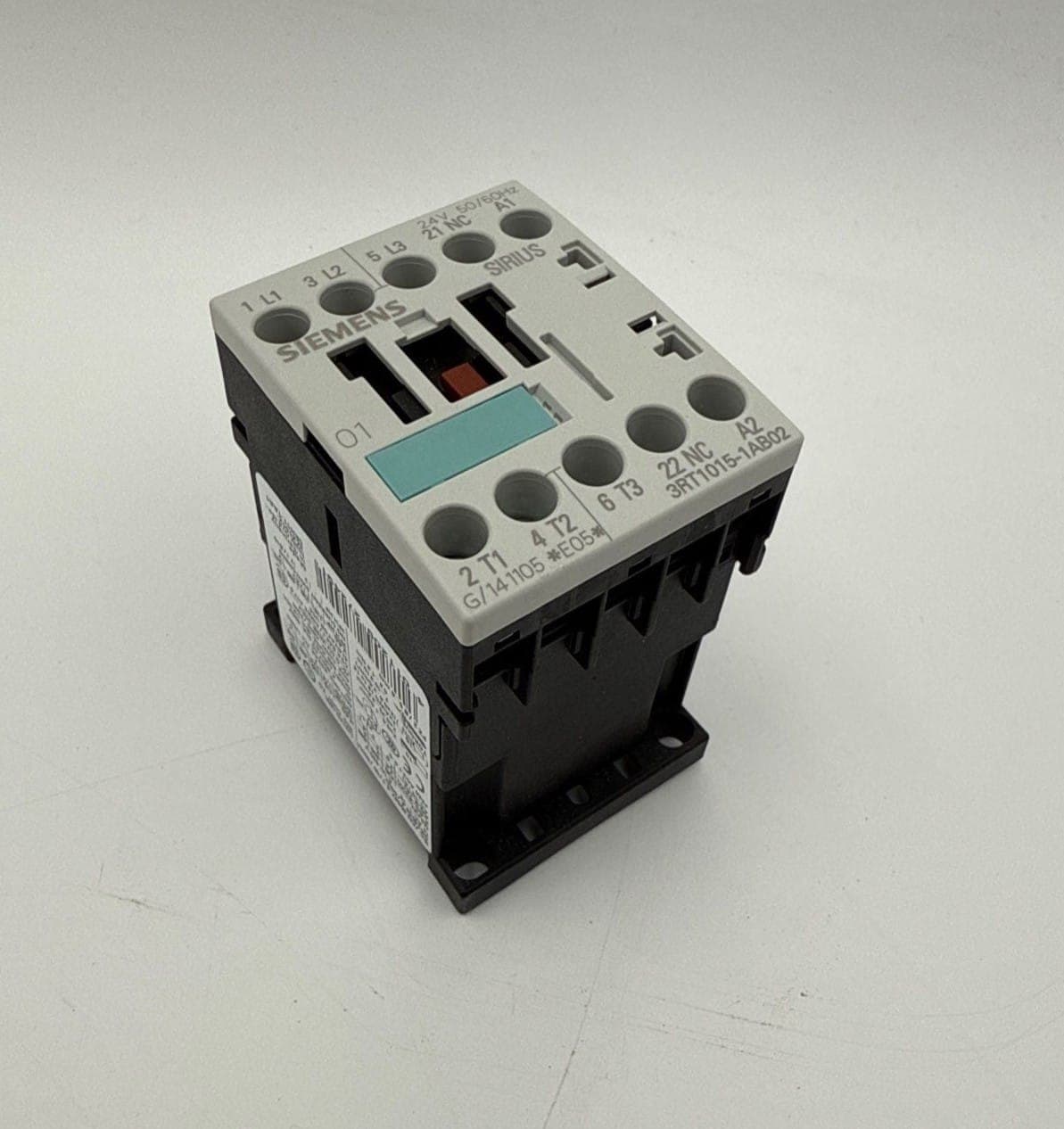 Siemens 3RT1015-1AB02 Contactor 7A 3P 600V Coil 24V SIZE S00 1NC
