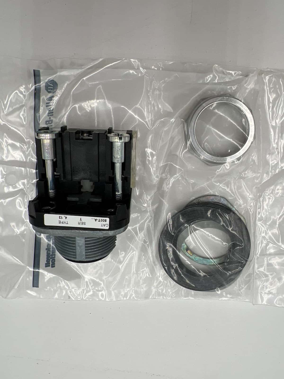 Allen-Bradley 800T-A2D1 PLC — image 1 of 5