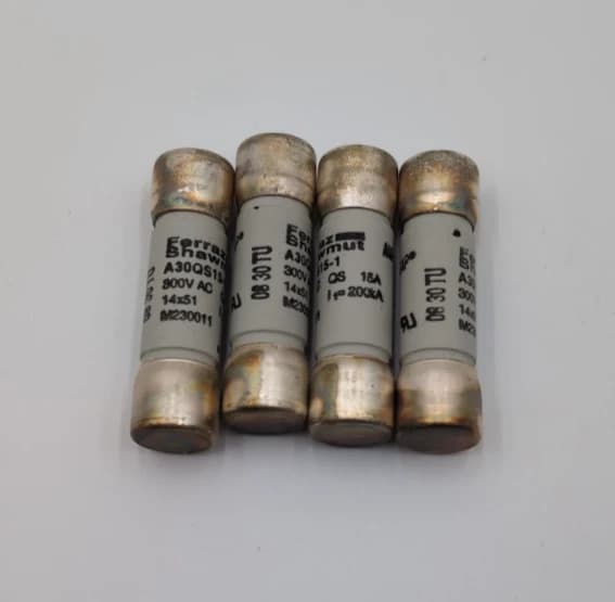 4PC Lot Ferraz Shawmut A30QS15-1 Semiconductor Fuse 15A 300V 15 Amp – image 1