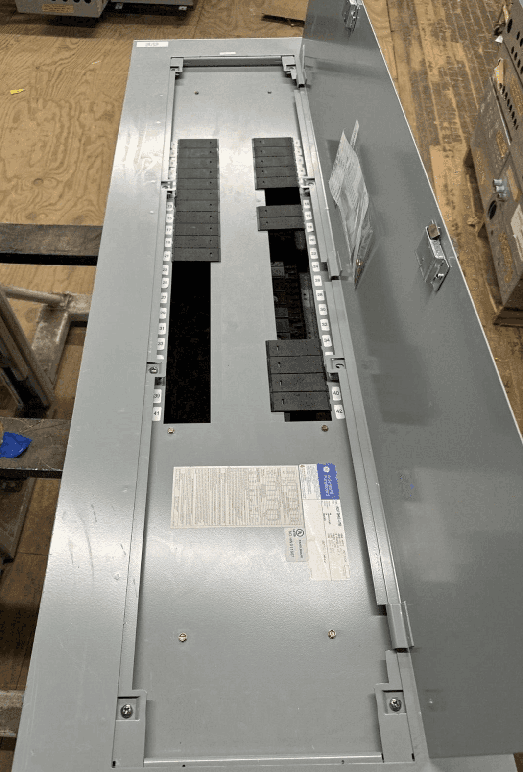 GE ADF3424MB Panelboard 400A 480Y/277V 3PH 4W 42 Cir Main Lug MLO P120