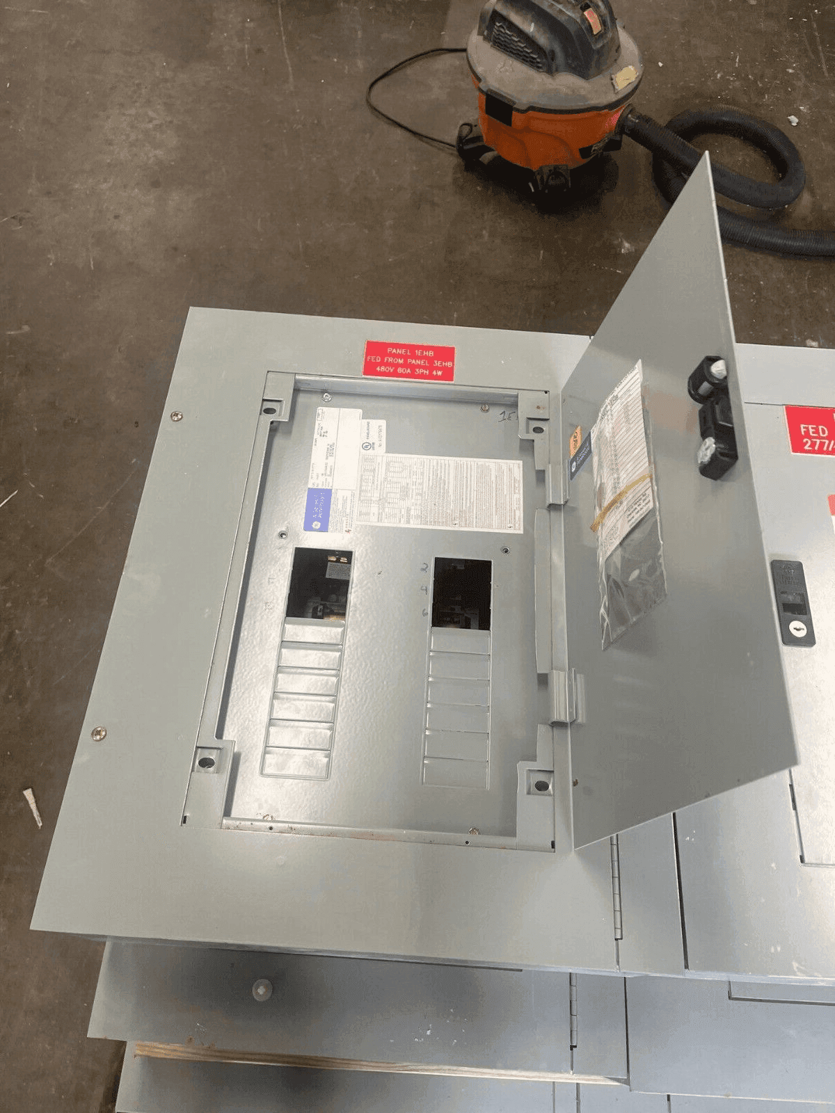 GE AEF3181MTX Panelboard 125A 480/277V 3PH 4W Indoor Encl P607