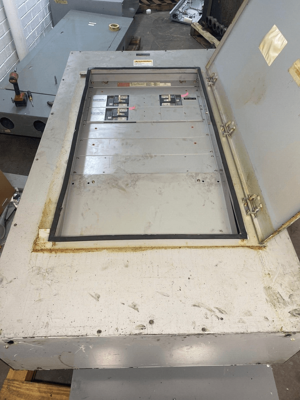 GE APN2312FH2A APN Plug In Panelboard 1200A 240V 3PH 3W Indoor Encl P494 – image 1