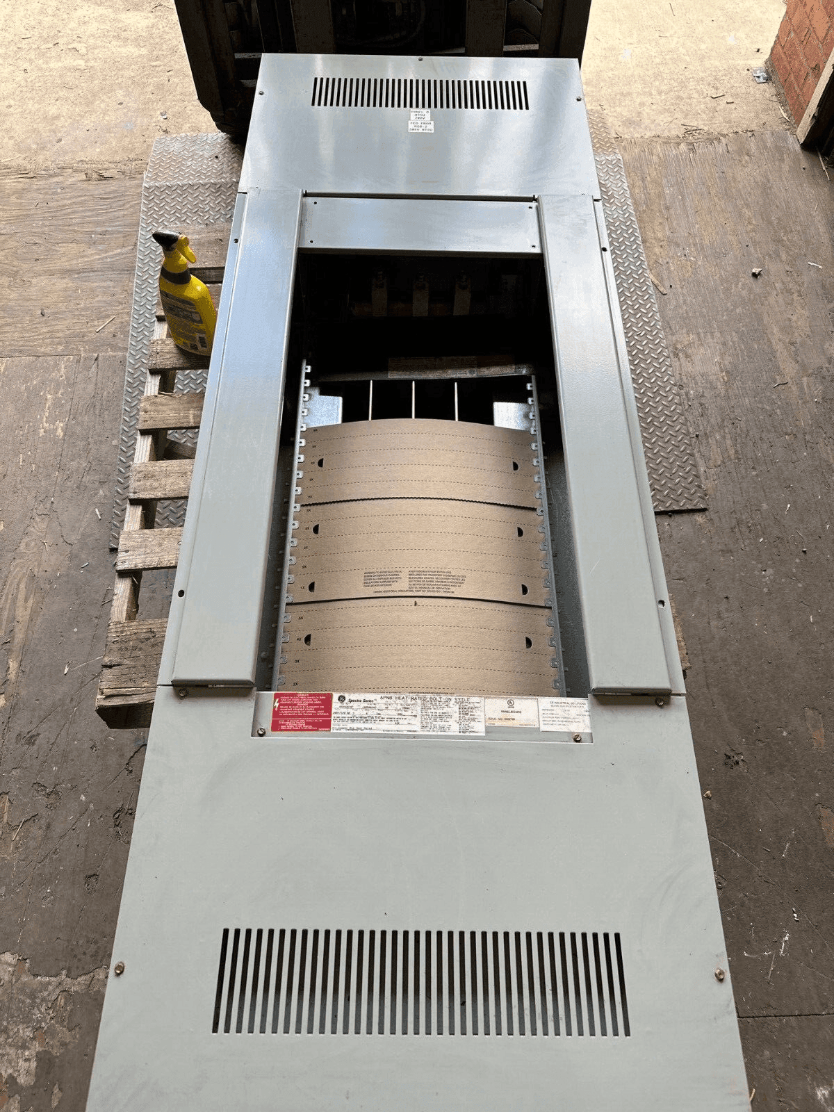 GE APNB Bolt On Style Panelboard 600A 208/120V 3PH 4W Indoor Encl MLO P502