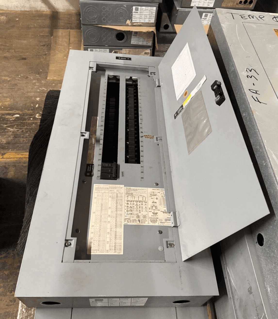 GE AQF3421ABX Panelboard 125A 208Y/120V 3PH 4W 42Space Main P016