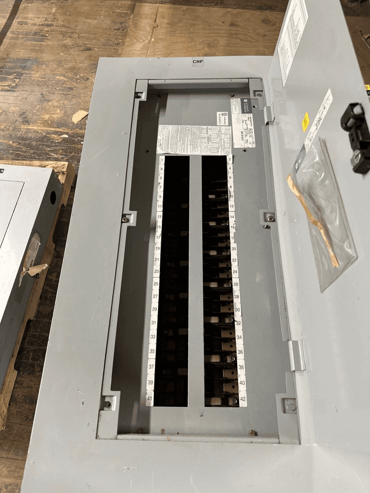 GE AQF3421MTX Panelboard 125A 208Y/120V 3PH 4W MLO 42 Circuit P467