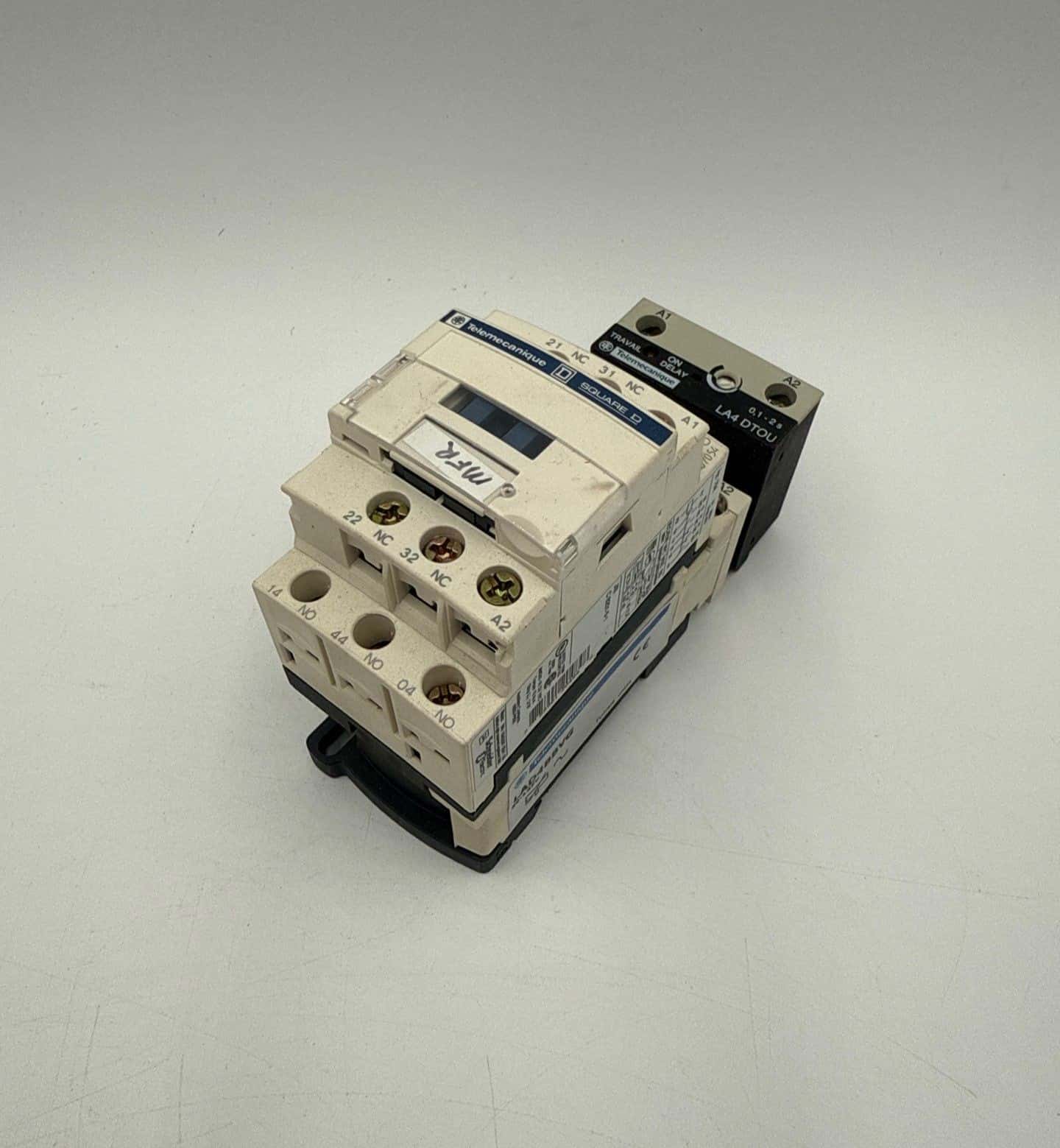 Telemecanique CAD32G7 Contactor 10A 600V 3P Coil 120V Mounting Adapter LAD4BBVG
