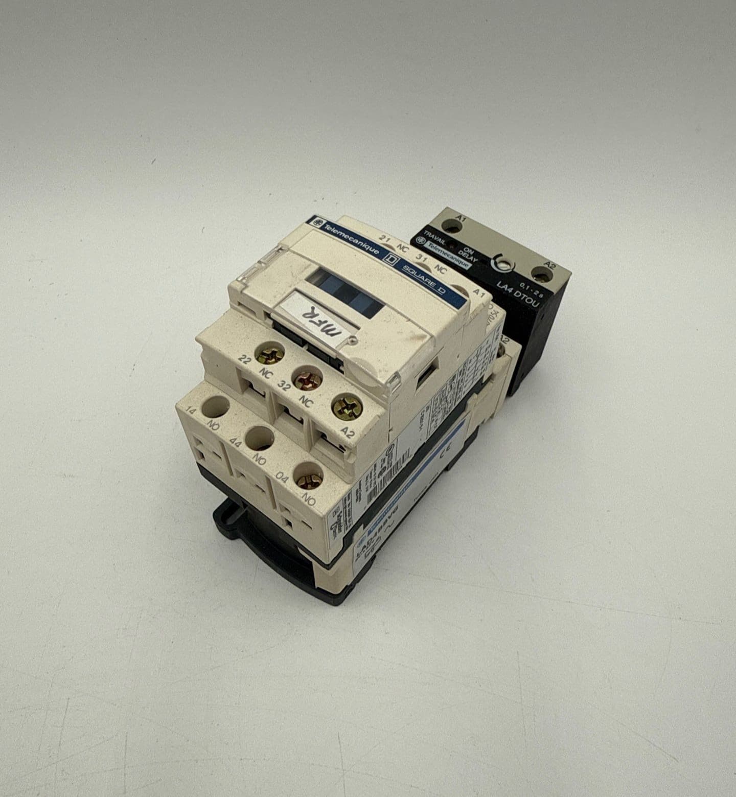 Telemecanique CAD32G7 Contactor 10A 600V 3P Coil 120V Mounting Adapter LAD4BBVG