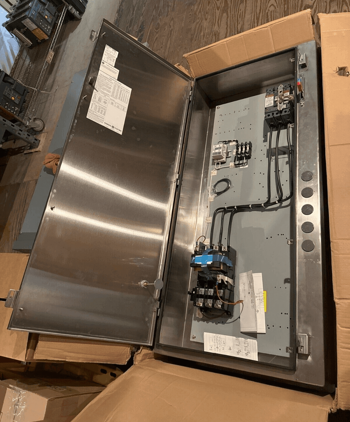 GE CR407ES Combo Starter NEMA Size 3 50HP 90A 600V SELA36AT0060 50A Breaker NEW
