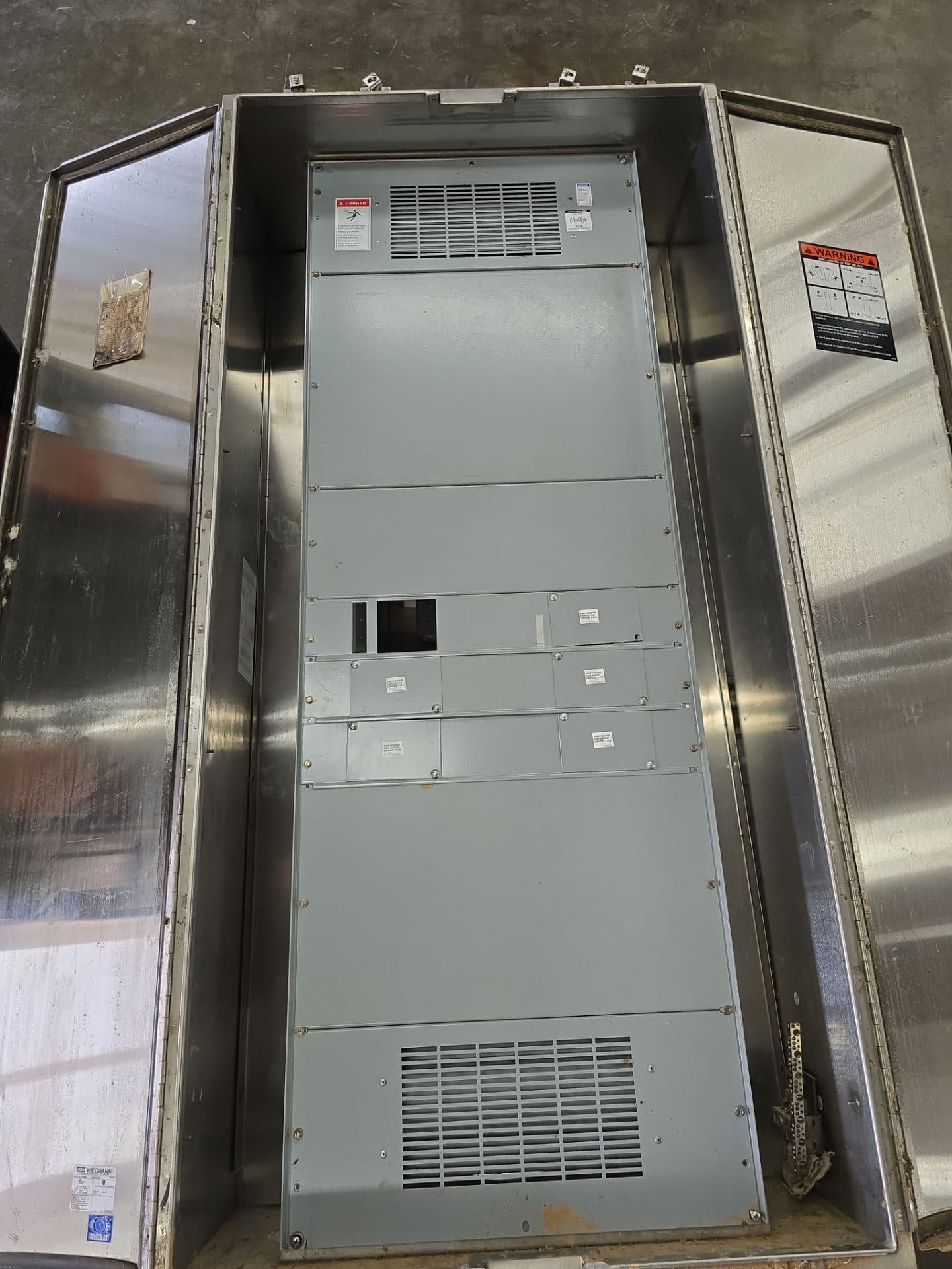 Eaton PRL4 Panelboard MLO S5040256 4X Enclosure – image 1