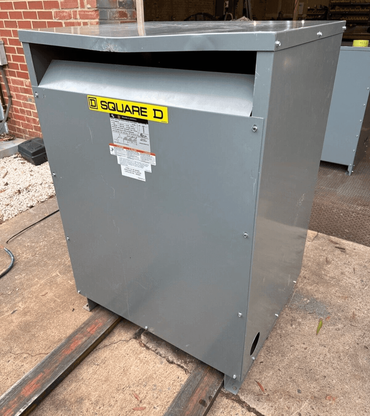 Square D EE225T3H Dry Type Transformers — image 1 of 12