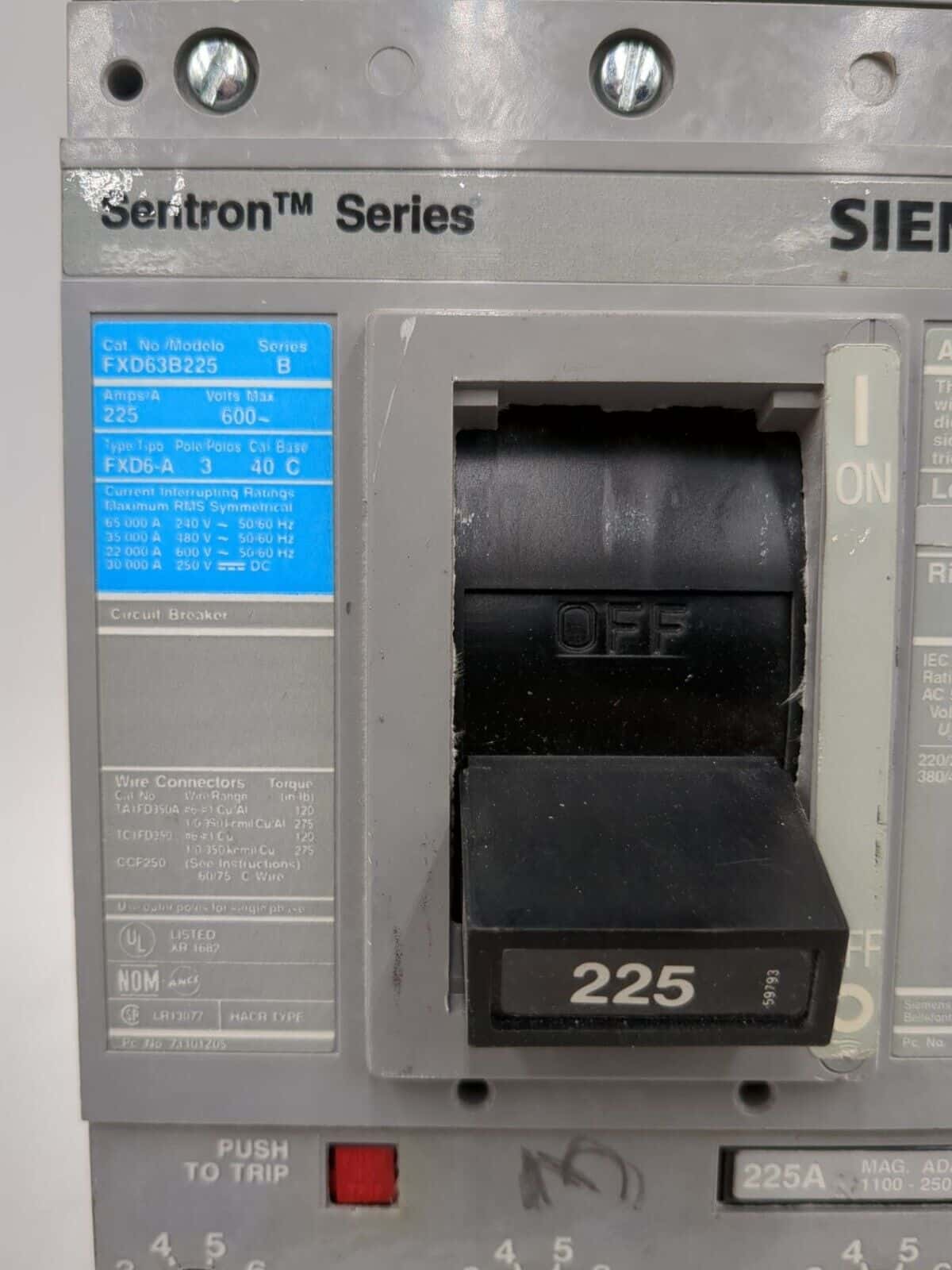 Siemens FXD63B225 S01FD60ST Circuit Breaker — image 1 of 7