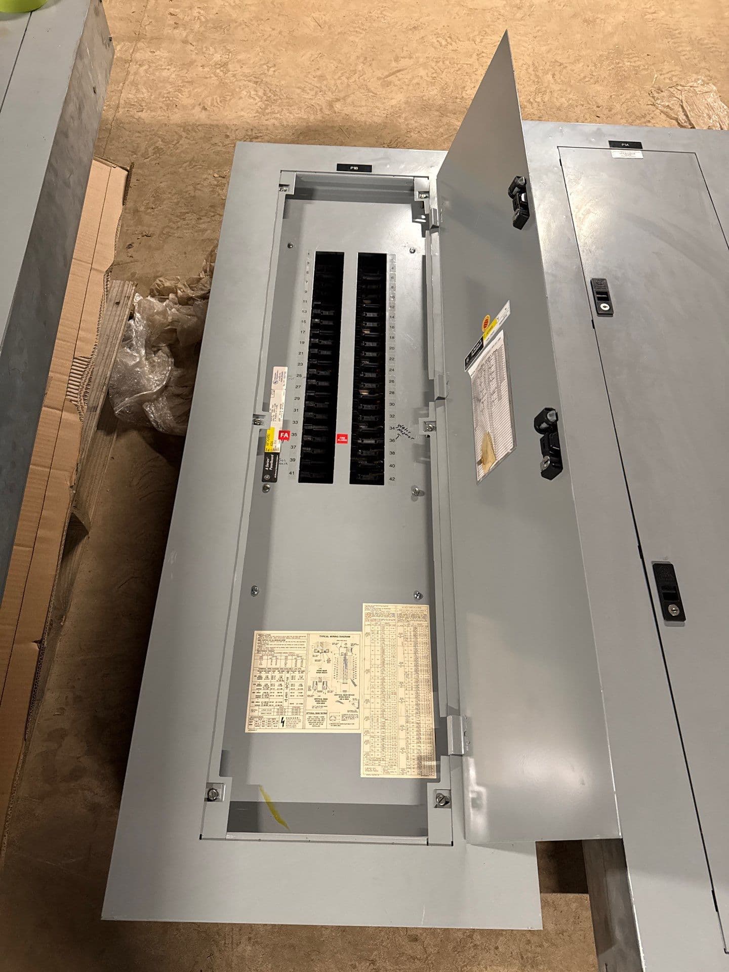 GE AQF3424MBX Panelboard 400A 208/120V 3PH 4W MLO Panel 400 Amp 42 Circuit P781 – image 1