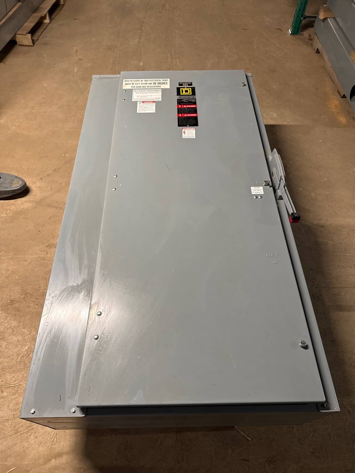 Square D H327N Safety Disconnect Switch 800A 3P 240V 3PH NEMA 1 Fusible 800 Amp