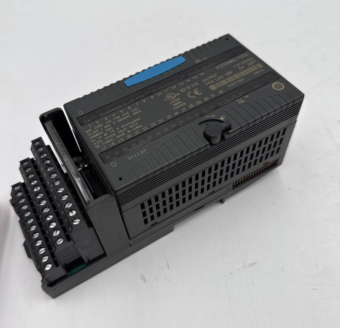 GE Fanuc IC200MDL750G VersaMax Output Module 0.5A 32 Point 12/24VDC