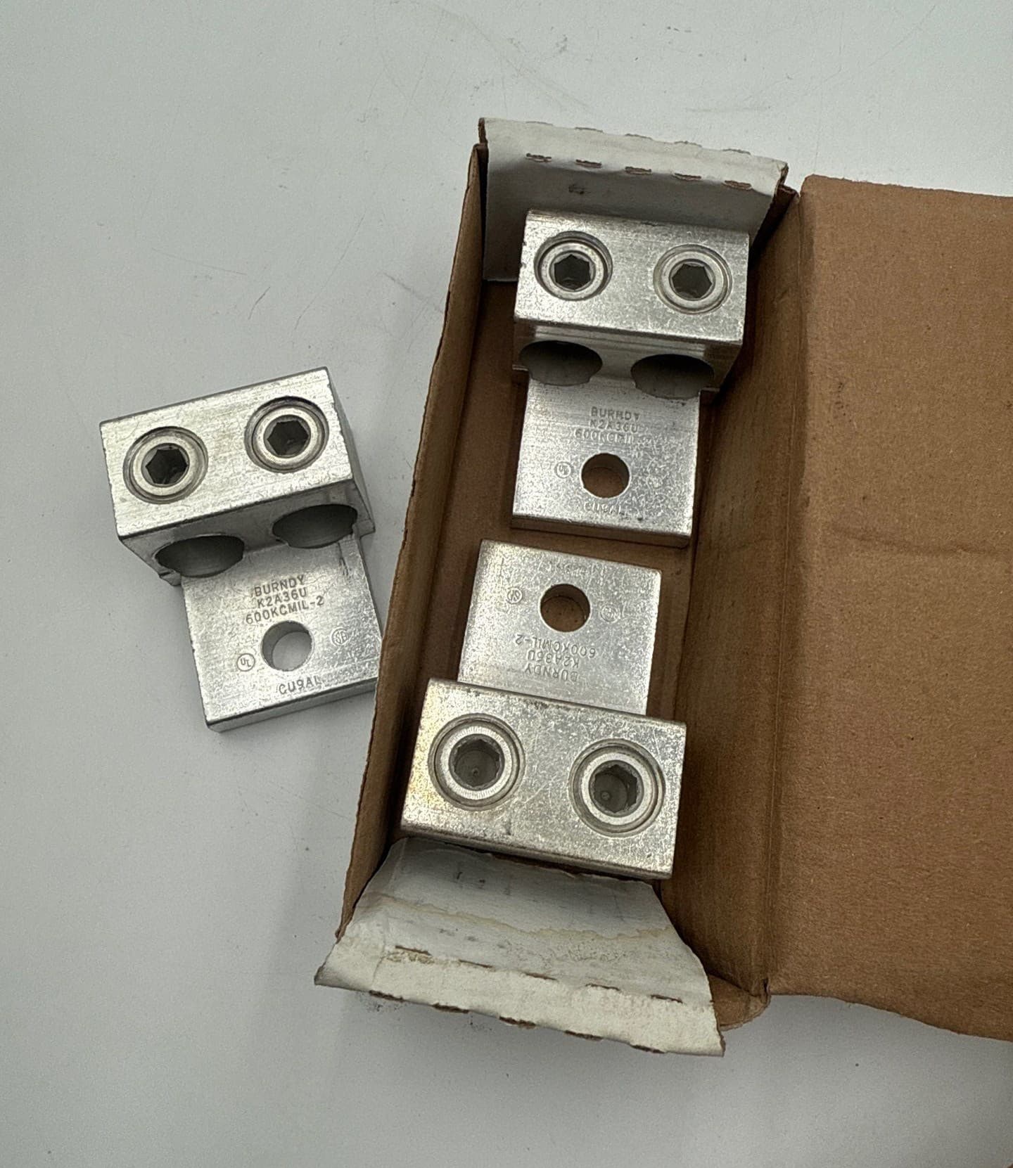 Burndy K2A36U Mechanical Terminal Lug 2 AWG to 600 KCMIL Str 1/2" Stud 3PC