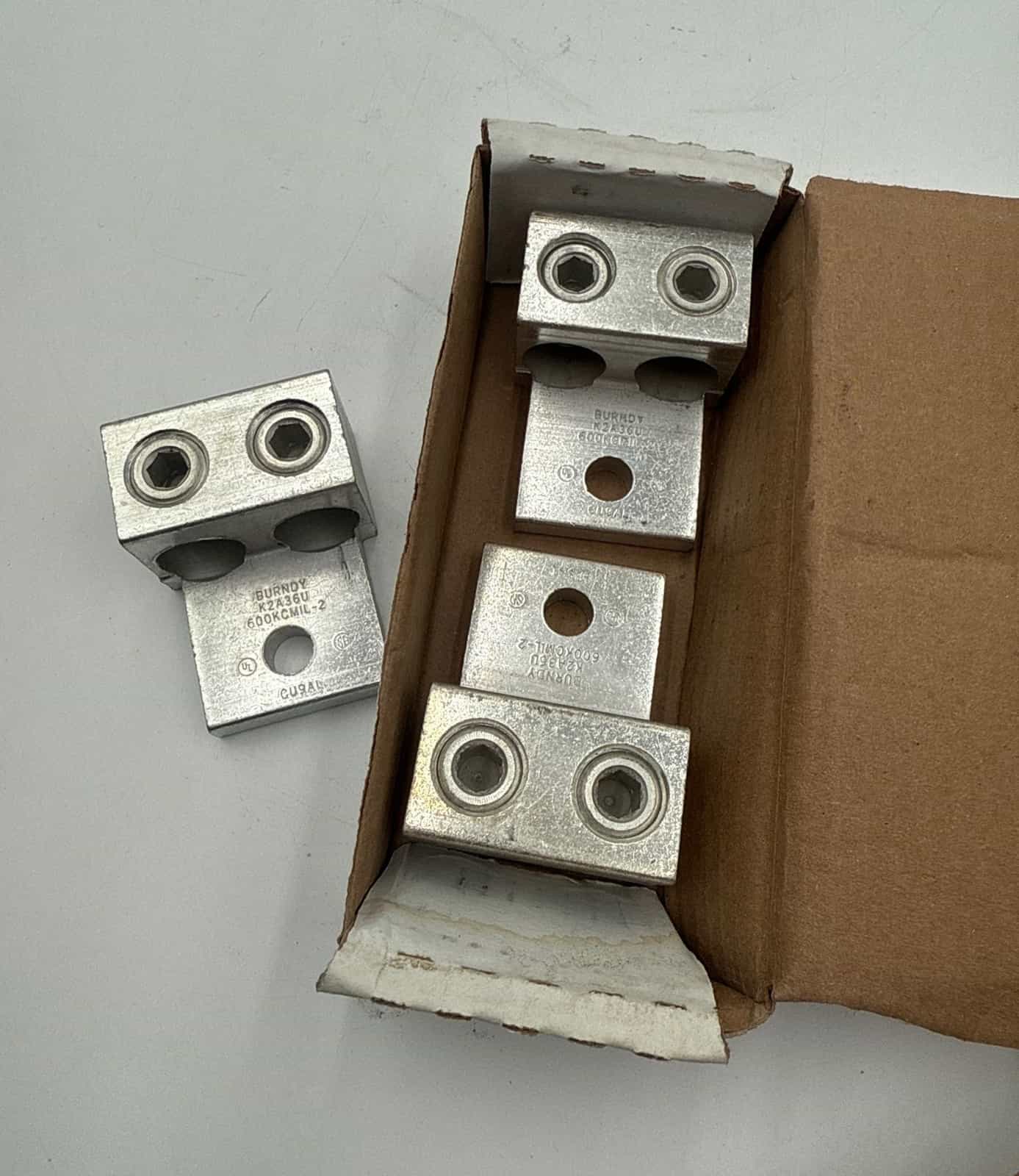 Burndy K2A36U Mechanical Terminal Lug 2 AWG to 600 KCMIL Str 1/2" Stud 3PC