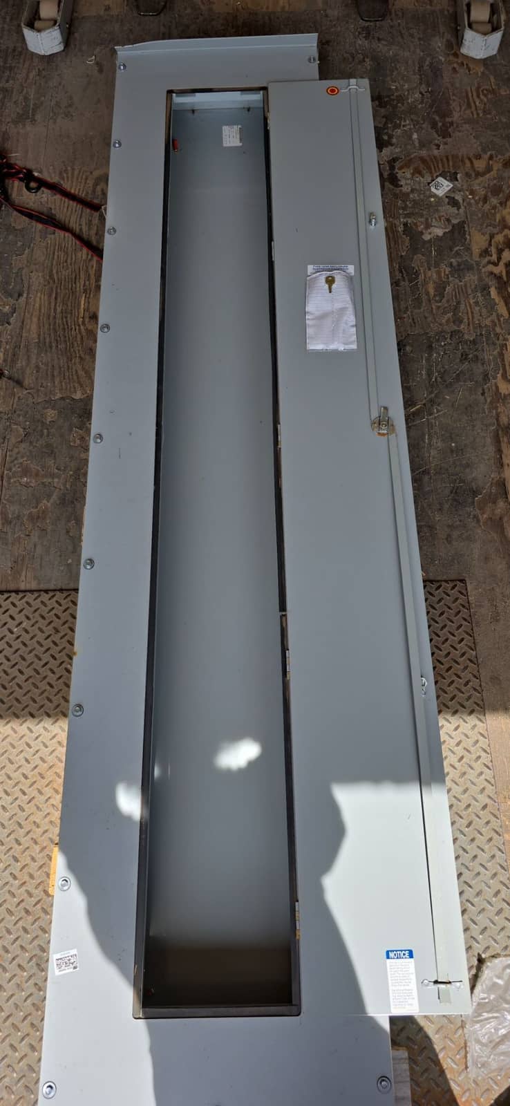 Eaton LWPQ2090 Enclosure — image 1 of 4
