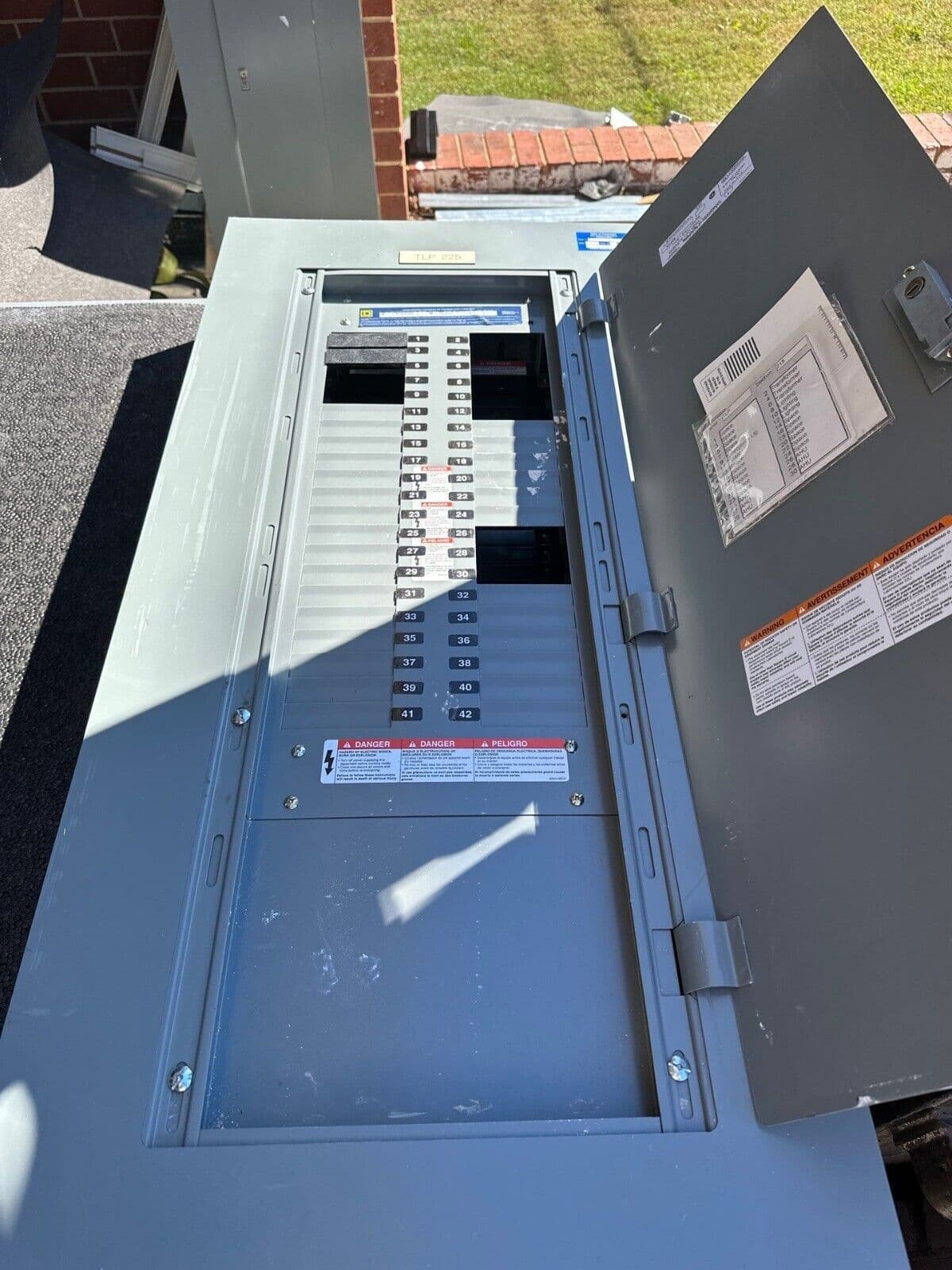 Square D NF Panelboard 250A 600Y/347V 3PH 4W Indoor Encl Main Lug P328 – image 1