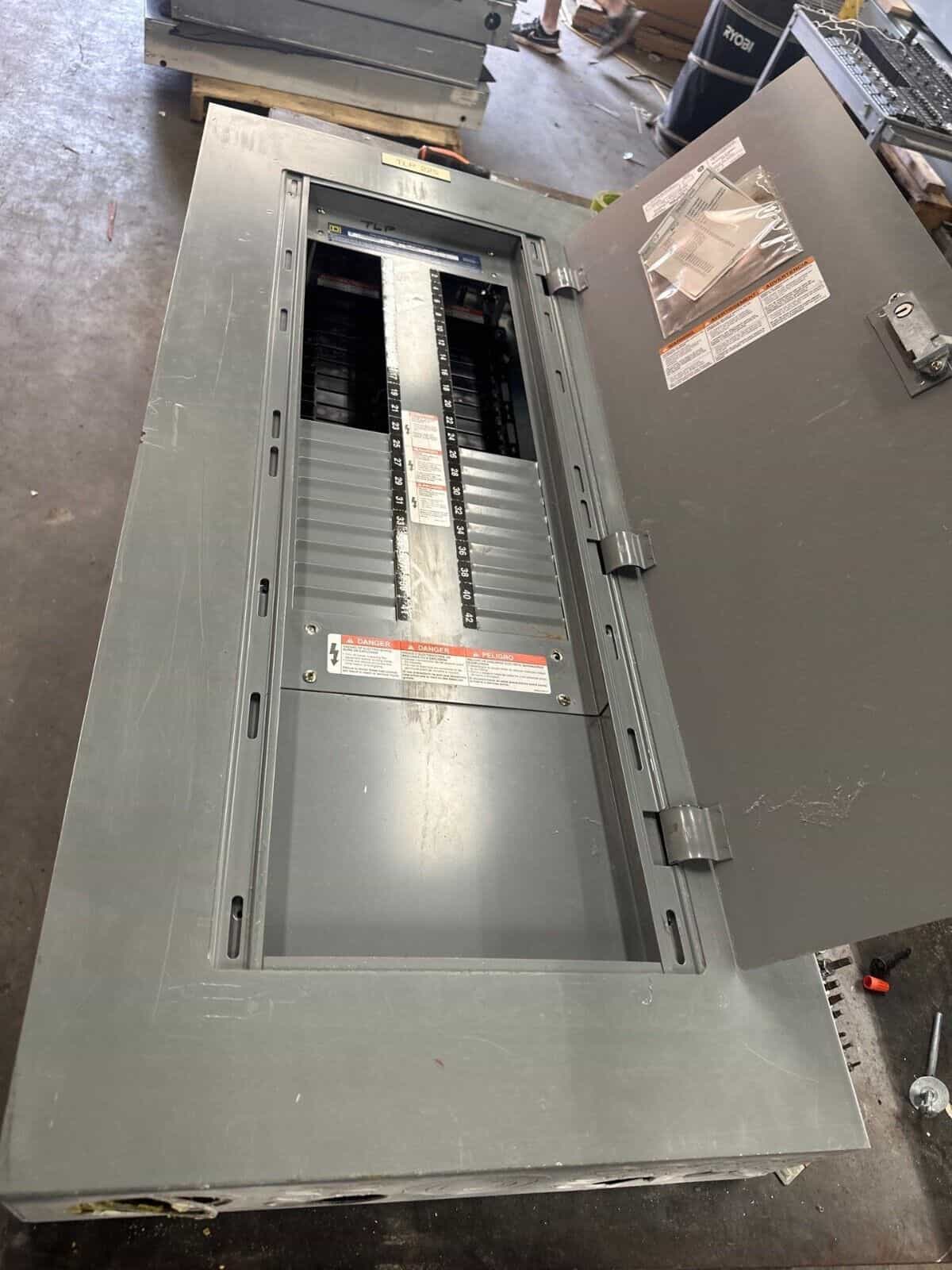 Square D NF Panelboard 250A 600Y/347V 3PH 4W 42 Circuit Box MH44 P409