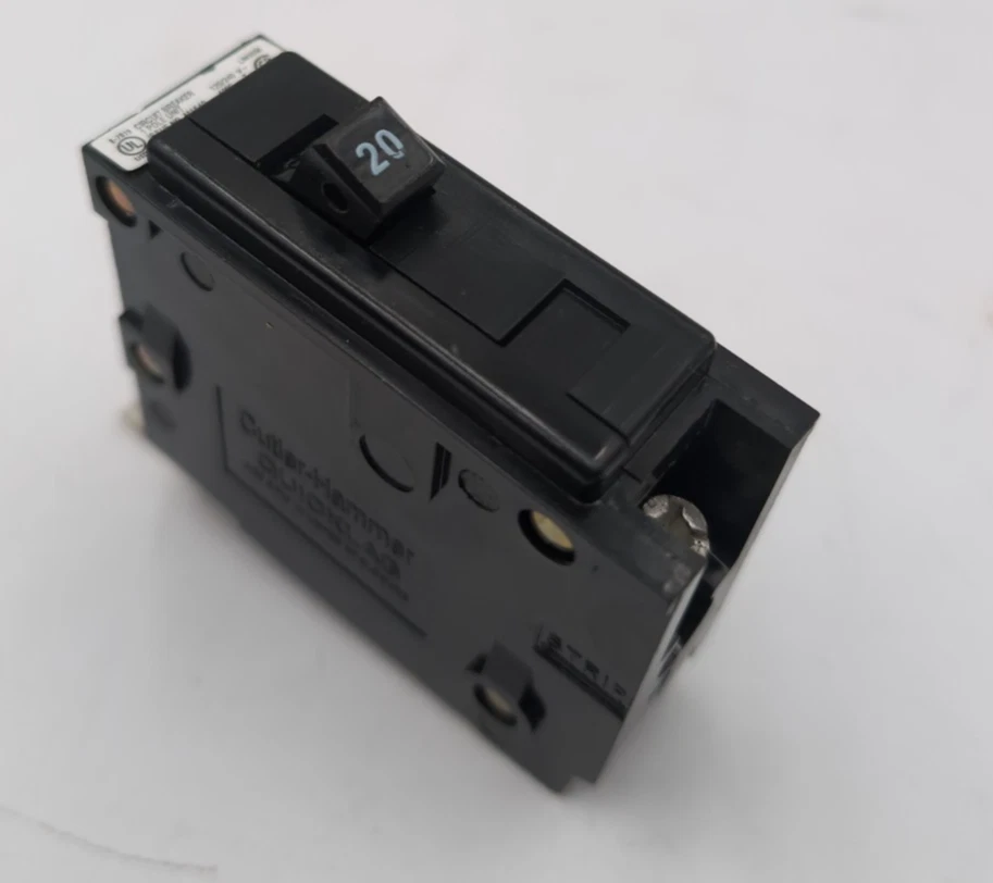 Eaton CH QBHW1020 Circuit Breaker 20A 240V 1P QBHW 22kA Bolt On 20 Amp 1 Pole – image 1