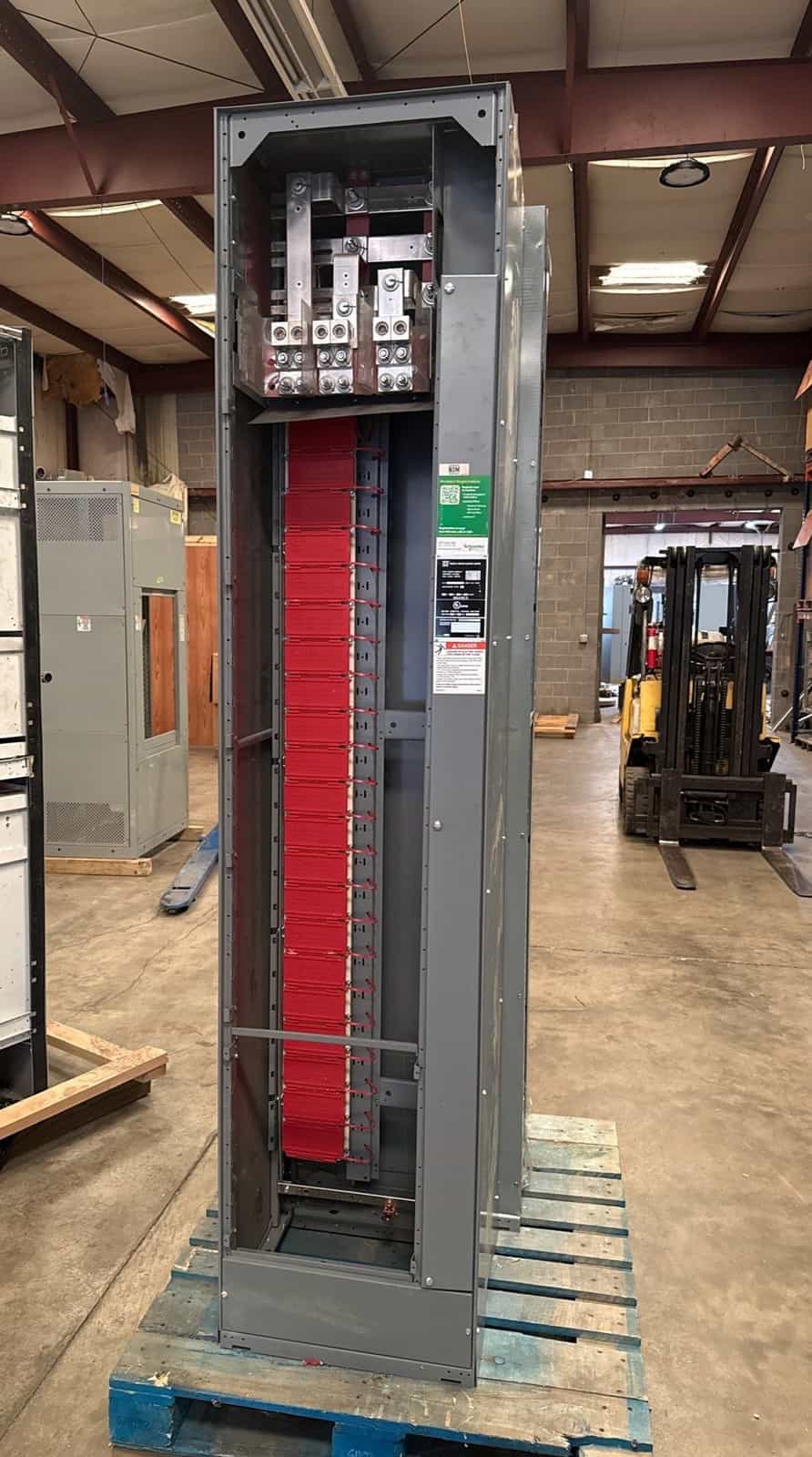 Square D Model 6 600A 300A MCC Motor Control Center 1x Section 480V 600/300 Amp