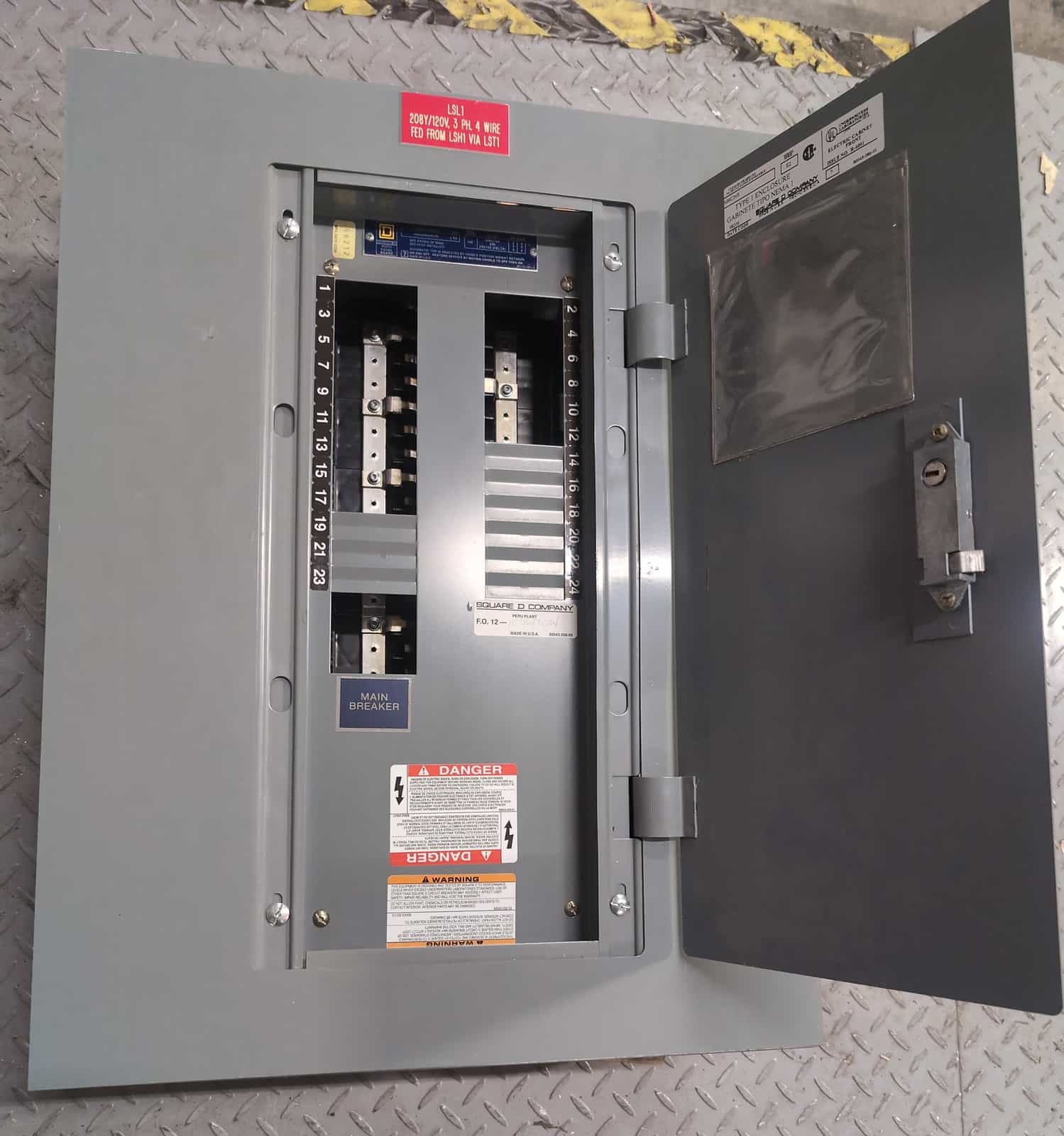 Square D NQOD424M100 Panel — image 1 of 10
