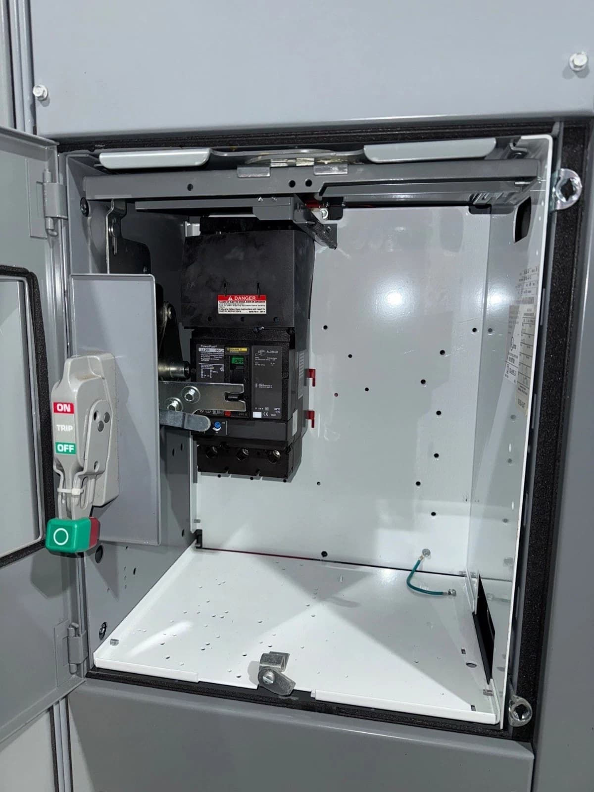 18" Square D Model 6 200 Amp Feeder MCC Bucket JJP36200 Breaker 200A JJP