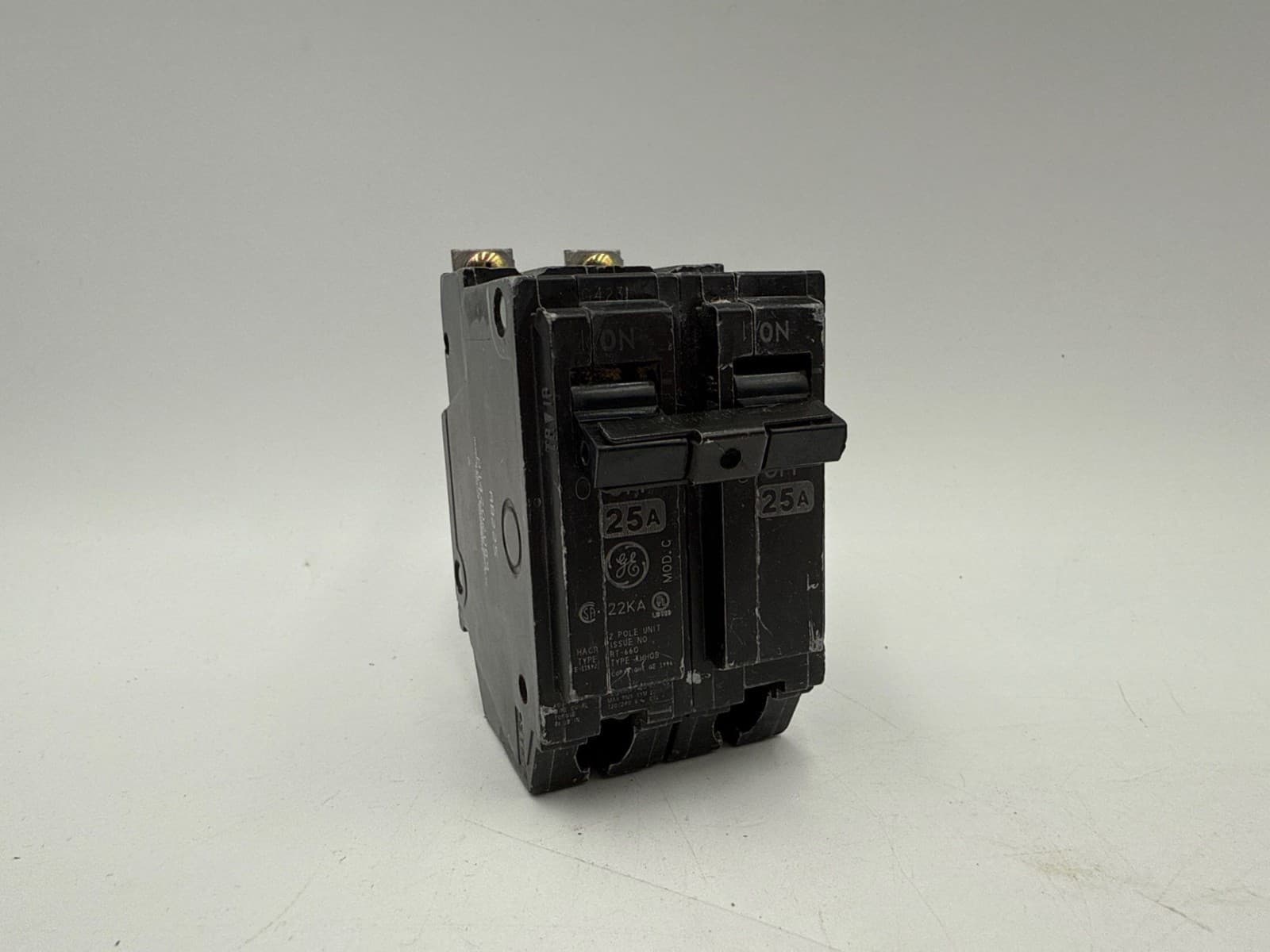 GE THHQB2125 Circuit Breaker 25A 2P 240V 22kA THHQB 25 AMP 2 Pole Bolt On – image 1