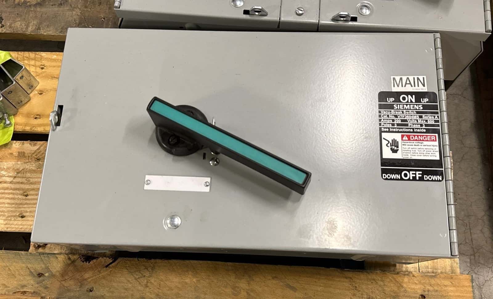 Siemens V7F3604MS Vacu-Breaker Panelboard Main Switch 200A 3P 600V 3PH 200 Amp