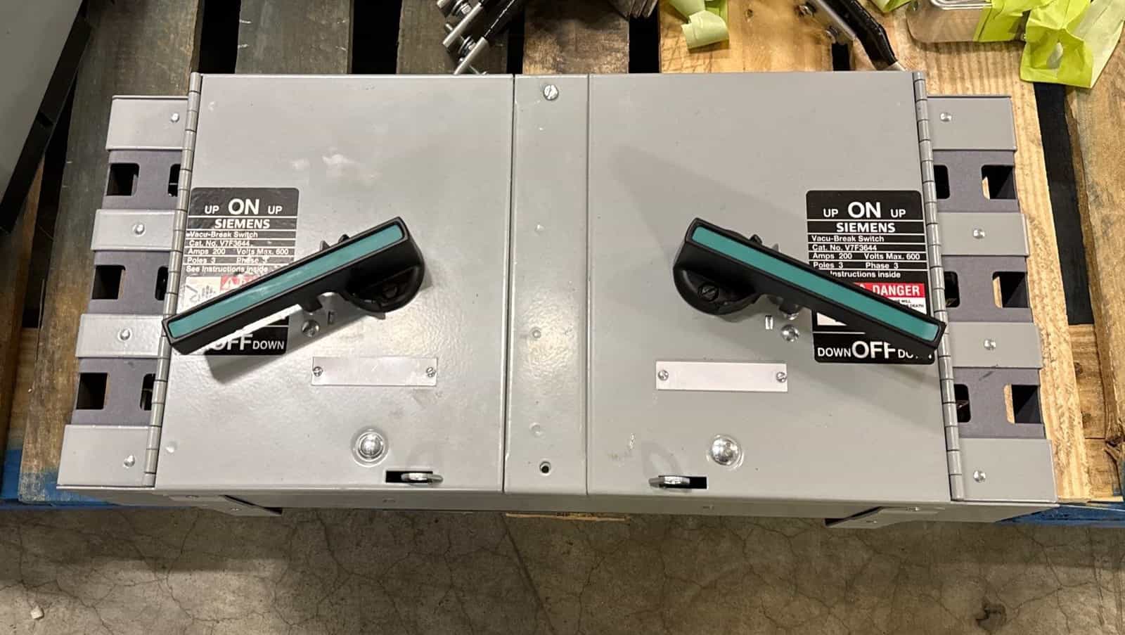 Siemens V7F3644 Load Switches — image 1 of 4
