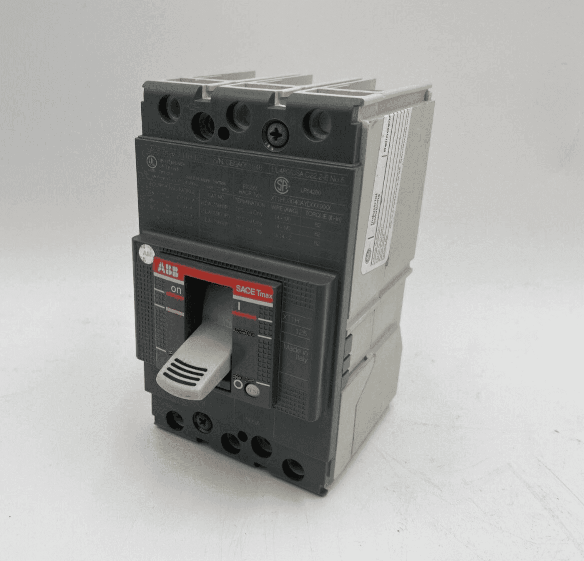 ABB XT1HU3040AYD000XXX Circuit Breaker — image 1 of 12