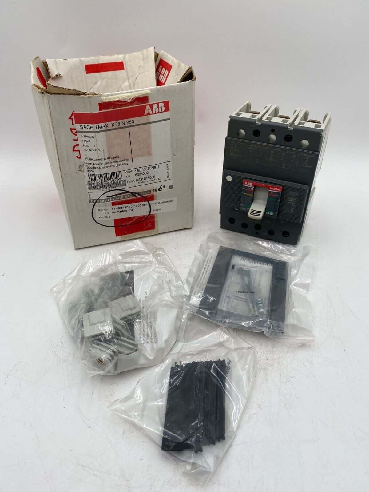 ABB XT3NE3200AFF000XXX Circuit Breaker — image 1 of 12