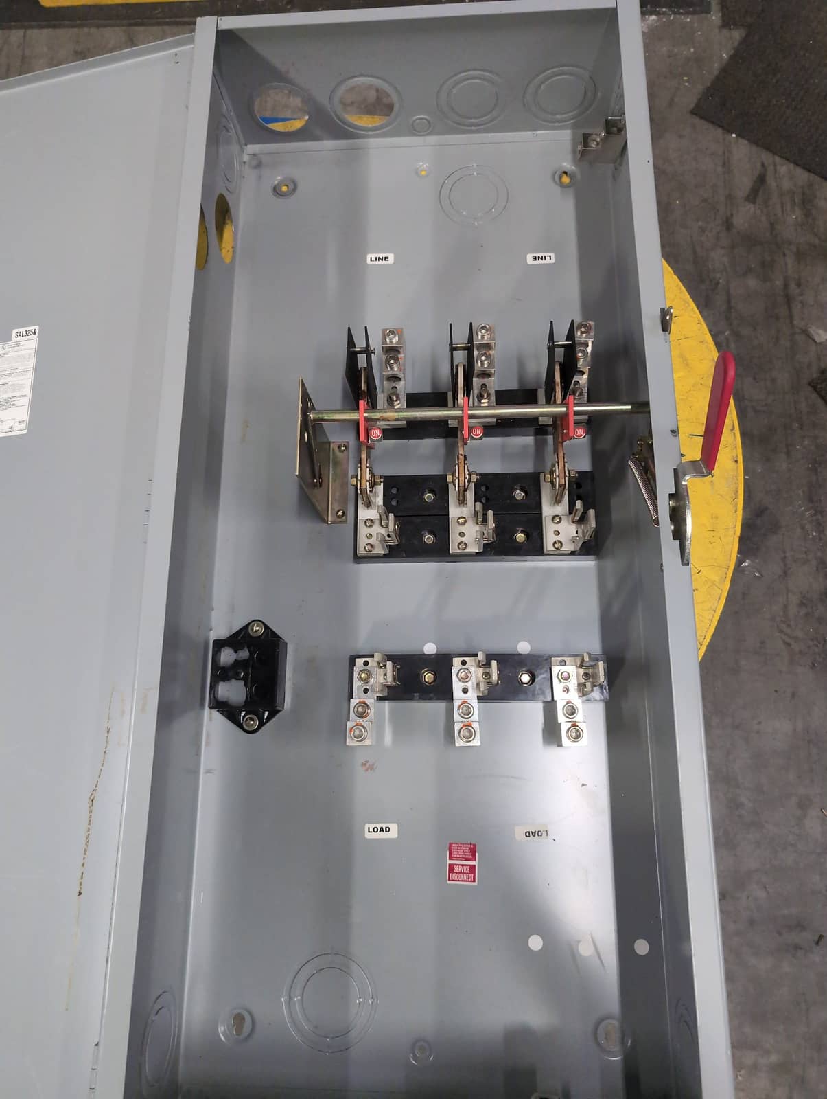 GE TG4325 Safety Switch 400A 240V 3P NEMA 1 Indoor