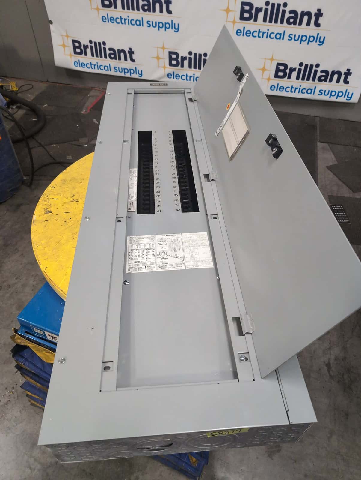 GE AEF3424SBX Panelboard 400A 480V MLO 42 Cir NEMA 1