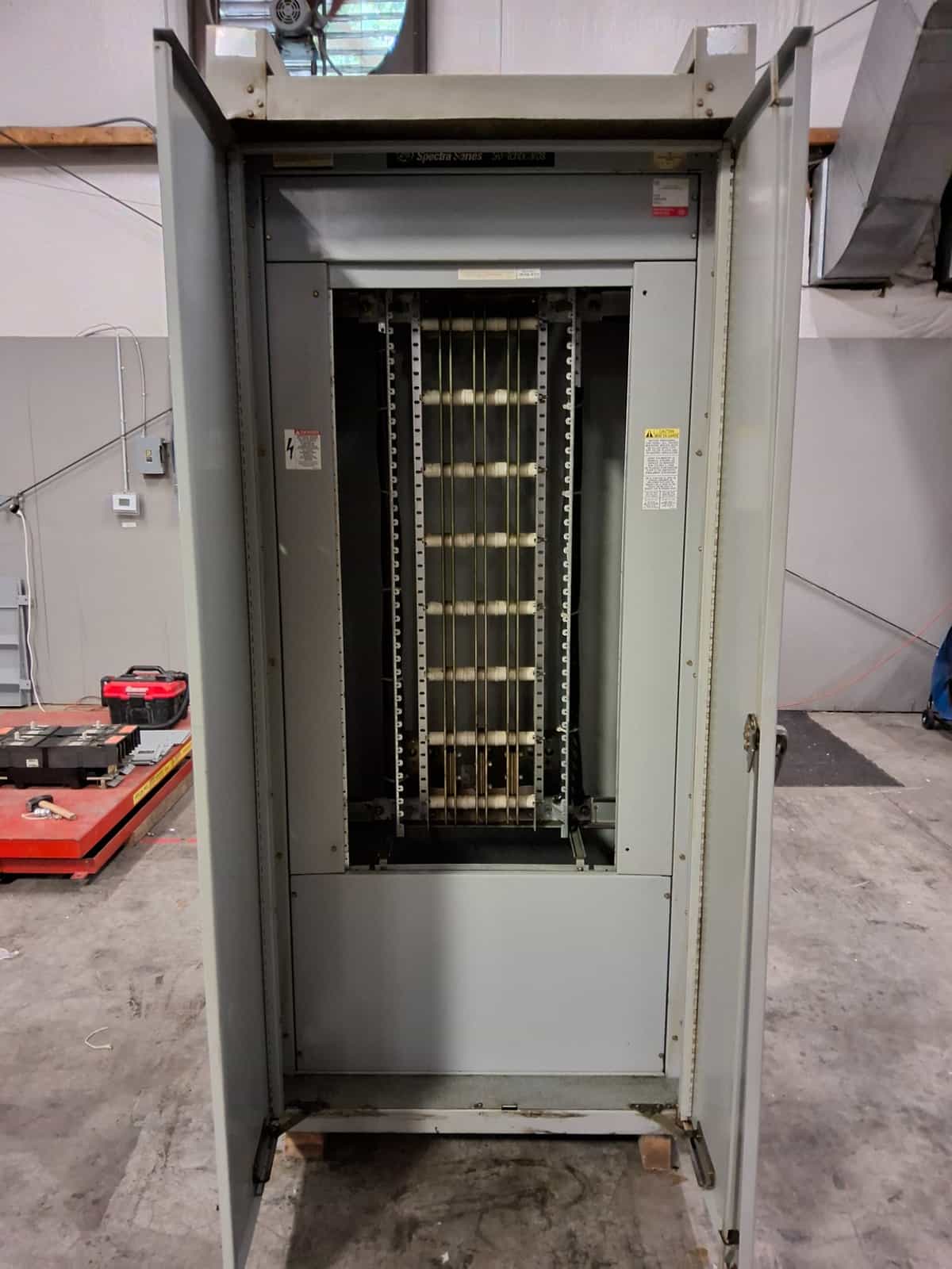 GE SPECTRA SERIES Switchboard 1600A 240V 3PH 4W NEMA 3