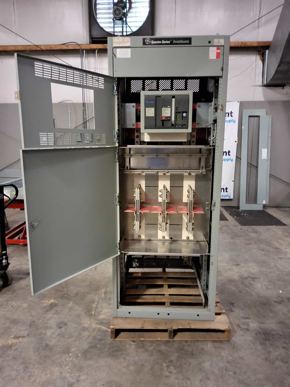 GE GE SPECTRA SERIES Switchboard 1600A 480Y/277V 3PH 4W NEMA 1
